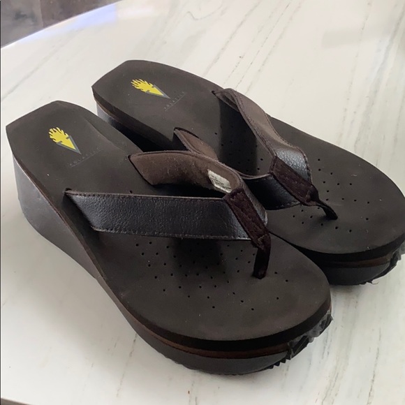 Volatile sandal